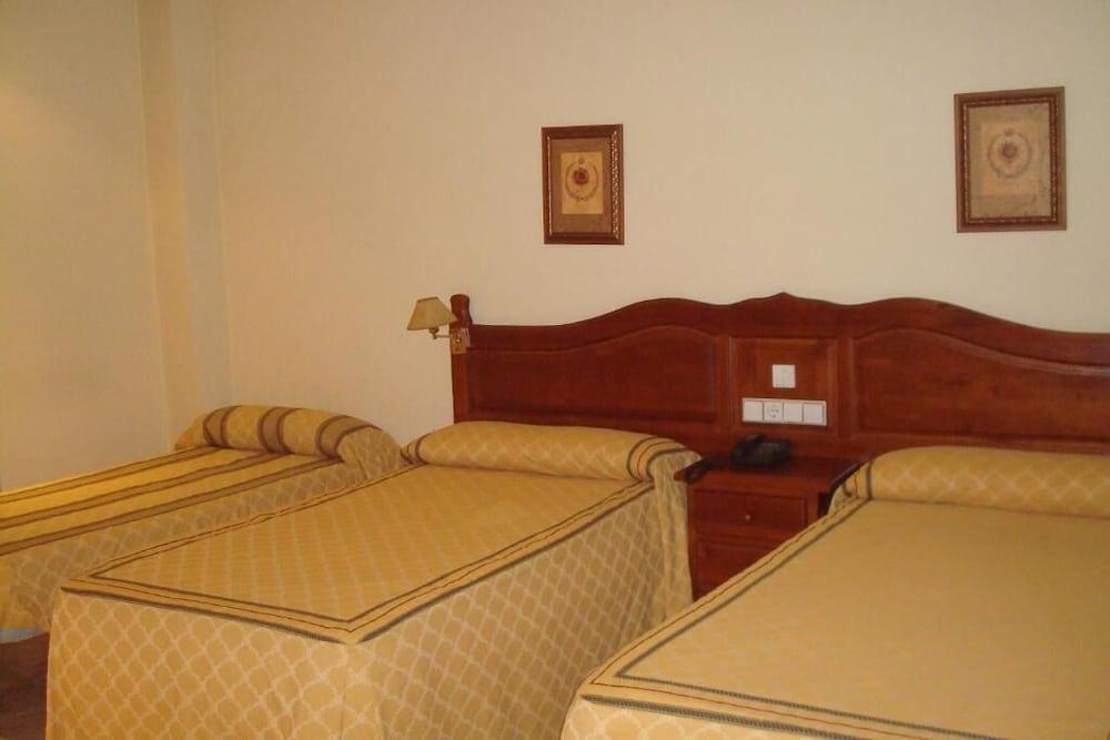 Roma Aurea Hotel Talavera de la Reina Exterior photo